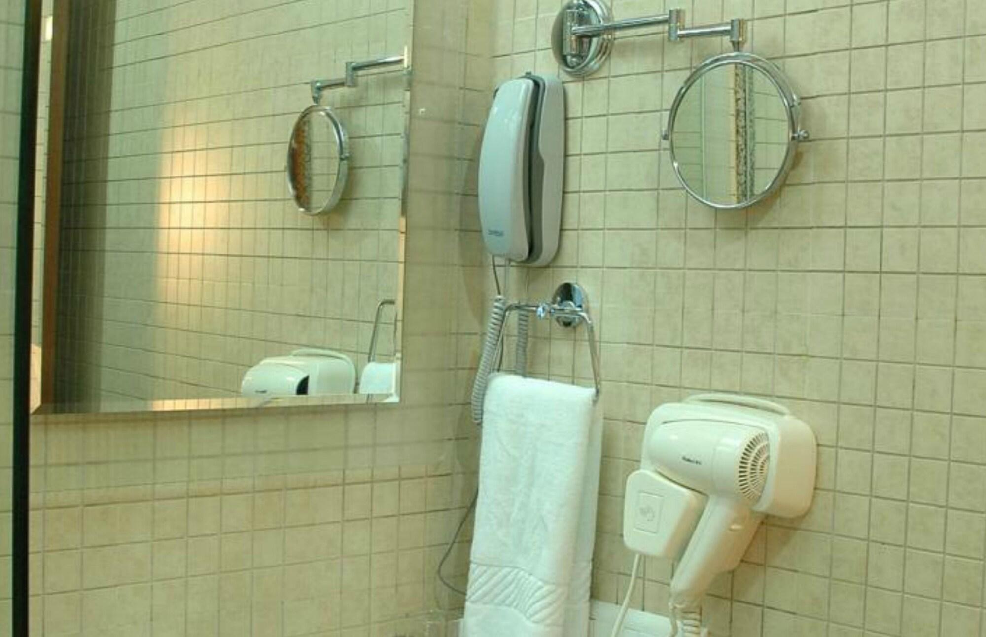 Fabhotel Shubhangan - Nr Bandra Mumbai (Bombay)