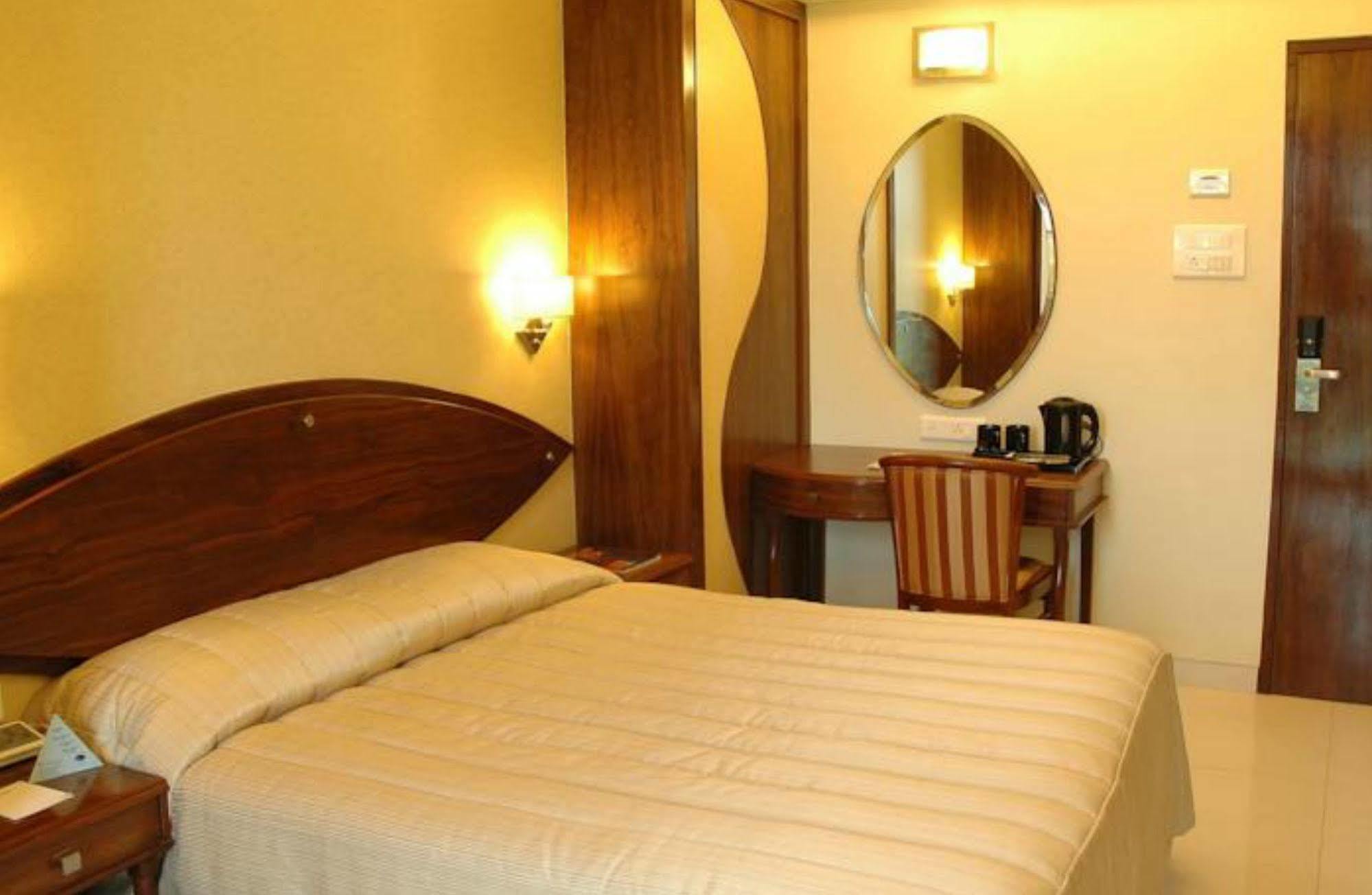 Hotel Fabhotel Shubhangan - Nr Bandra Mumbai (Bombay)
